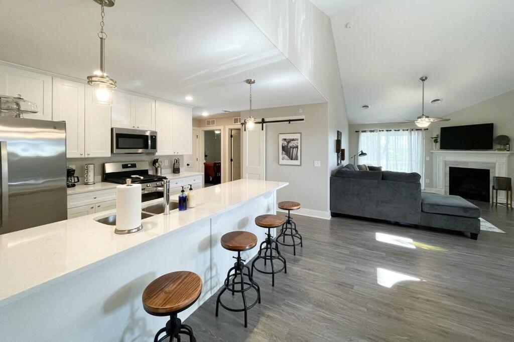 New Beautiful 3 Bedroom Condo In Bettendorf Exterior photo